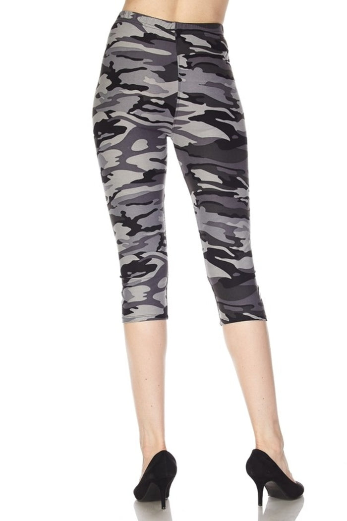 Cali Chic Women's Leggings Celebrity Grey Camouflage Print Yummy Brushed Capri Leggings