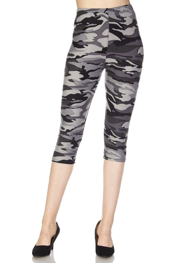 Cali Chic Women's Leggings Celebrity Grey Camouflage Print Yummy Brushed Capri Leggings